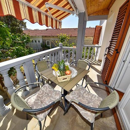 Lana Apartman Zadar Bagian luar foto