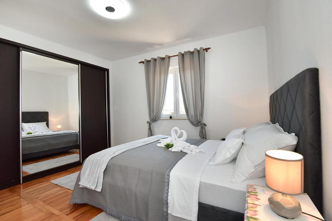 Lana Apartman Zadar Bagian luar foto